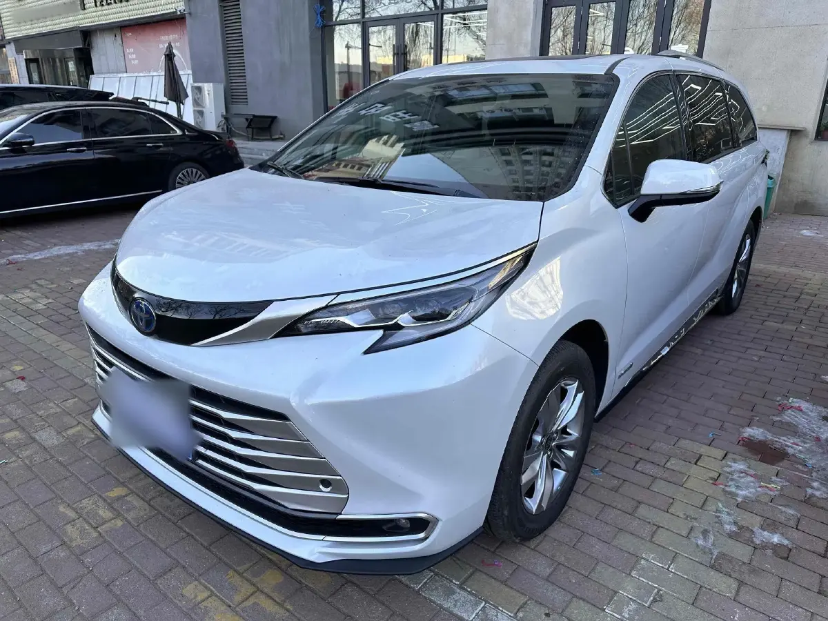 2021 Toyota Sienna 2.5L 192HP L4 E-CVT Hybrid