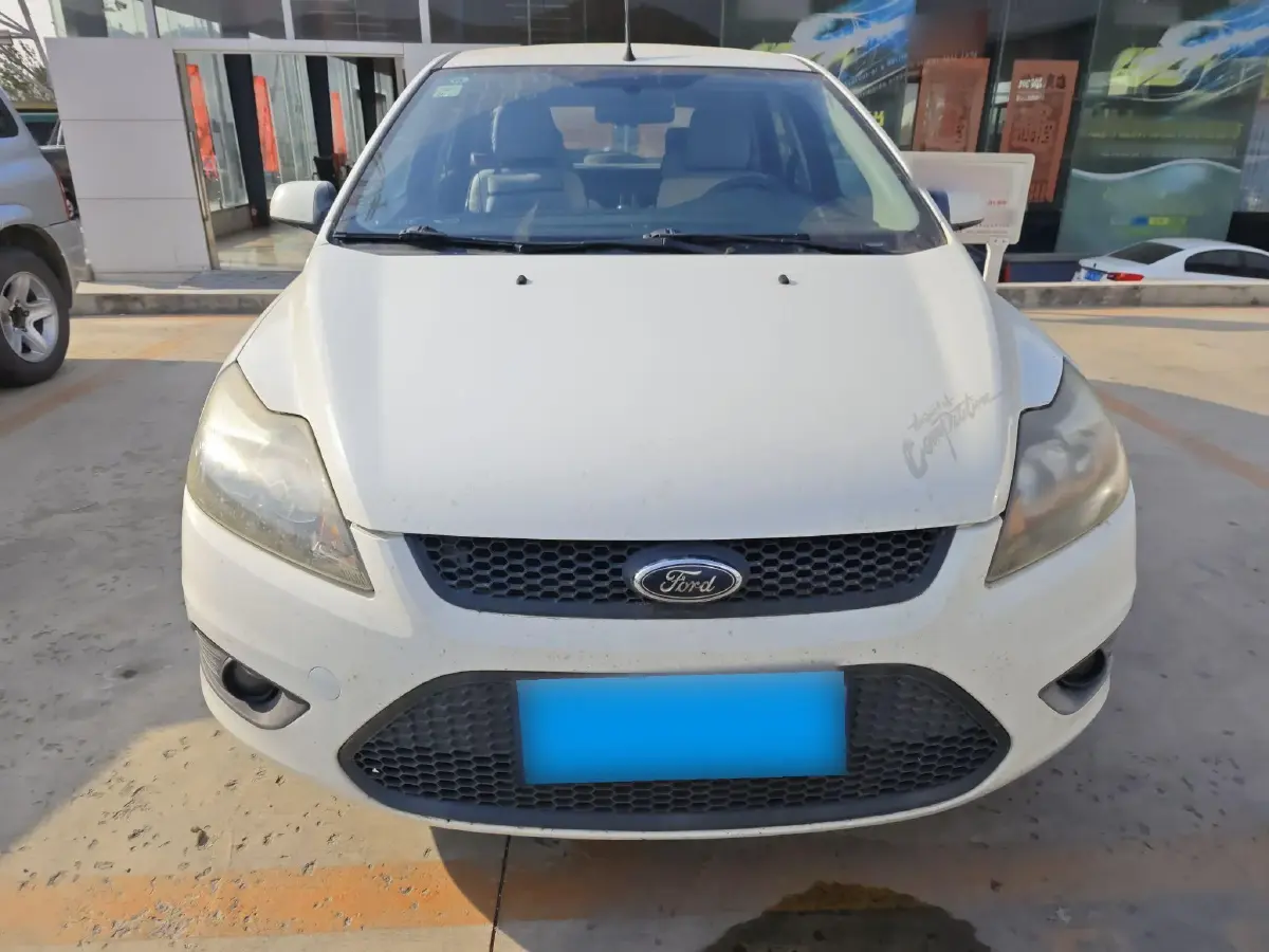 2013 Ford Focus 1.8L 124HP L4 5MT
