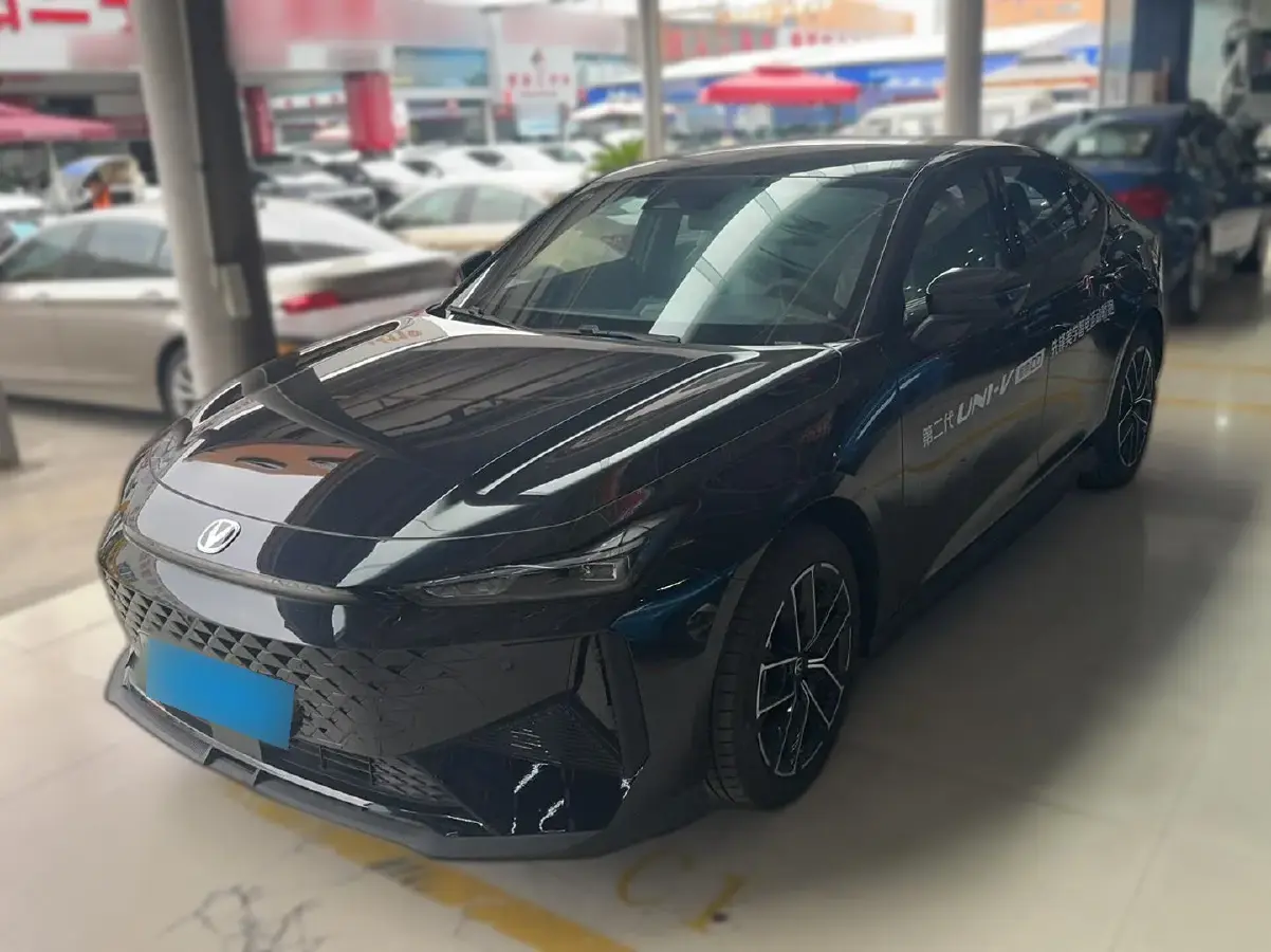 2024 ChangAn UNI-V iDD 1.5L 110HP L4 E-CVT PHEV 18.99KWH