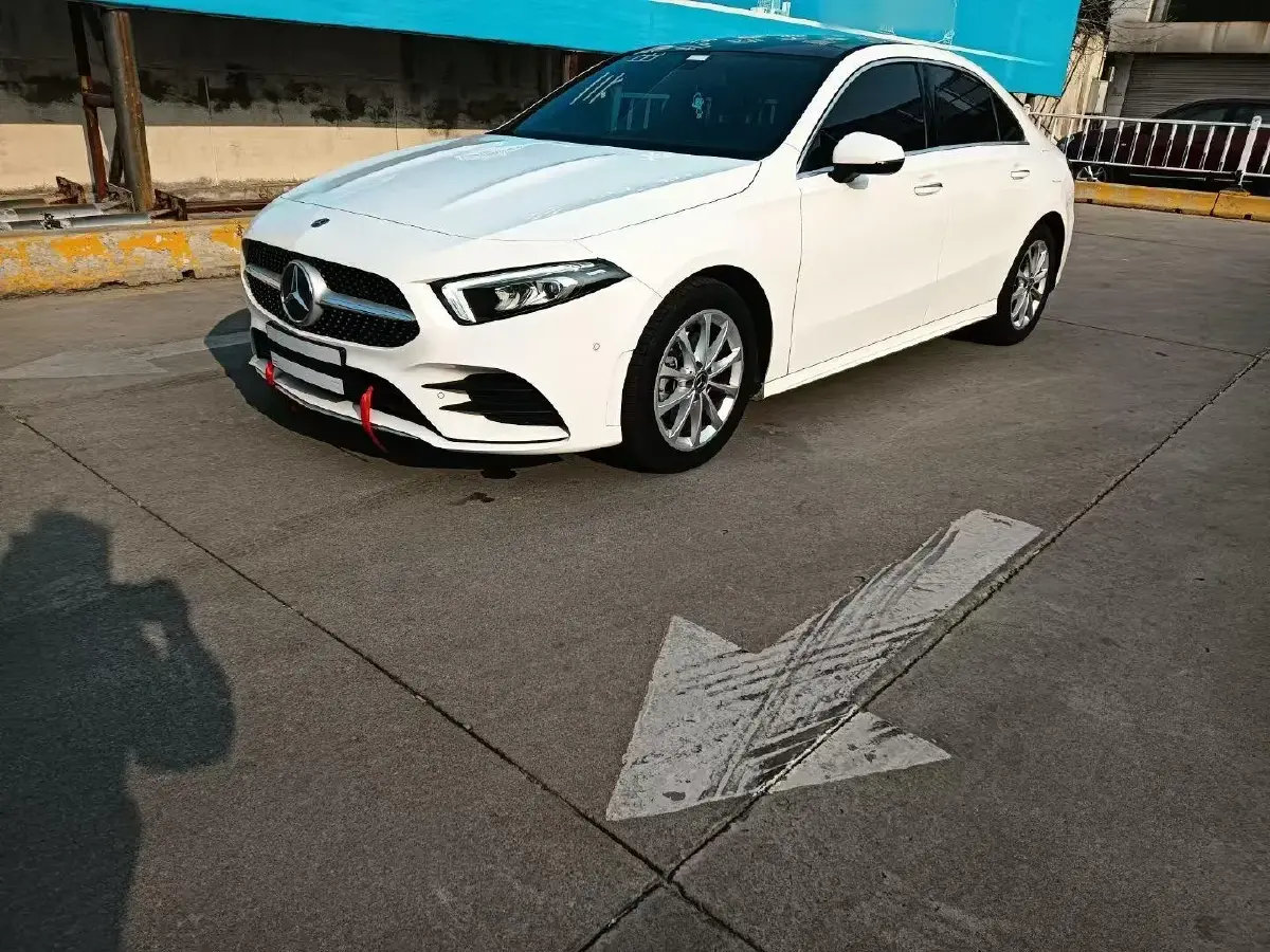 2019 Mercedes-Benz A Class 1.3T 163HP L4 7DCT