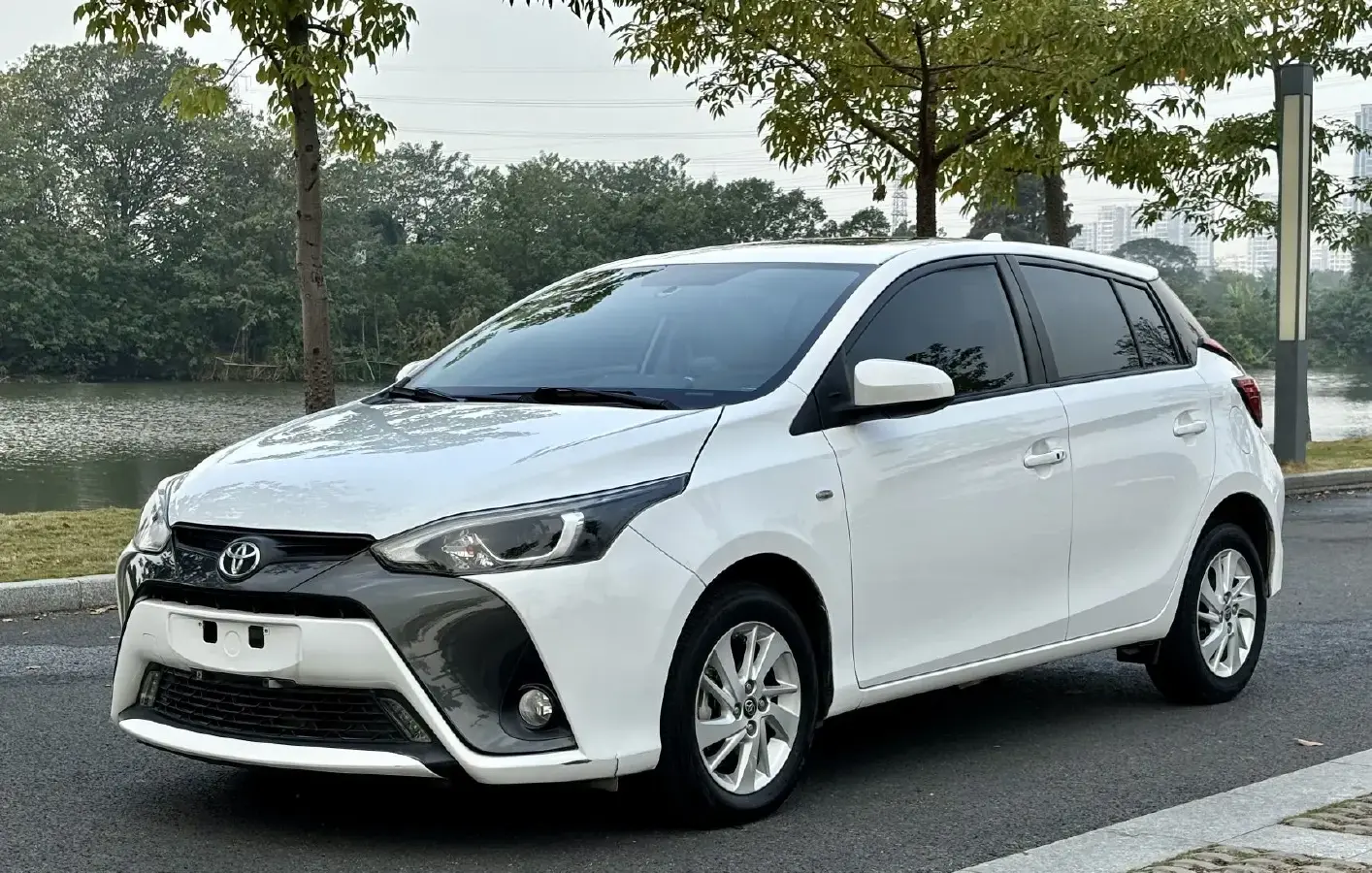 2016 Toyota Yaris L 1.5L 107HP L4 CVT