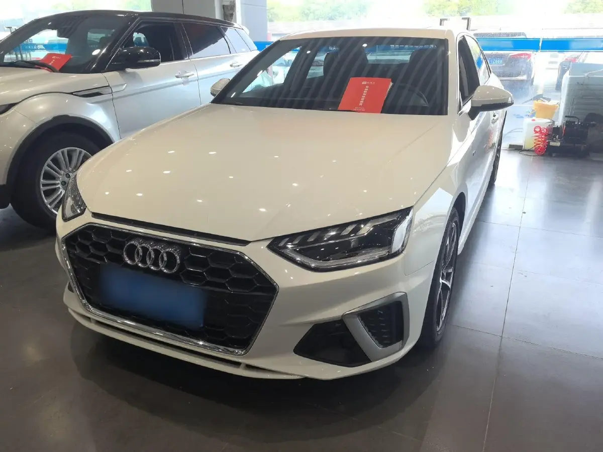 2022 Audi A4L 2.0T 190HP L4 7DCT