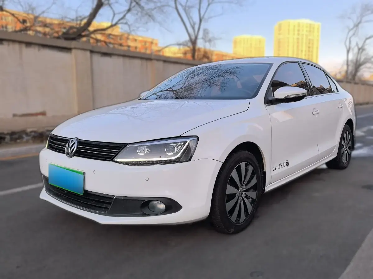 2012 Volkswagen Sagitar 1.8T 160HP L4 7DCT