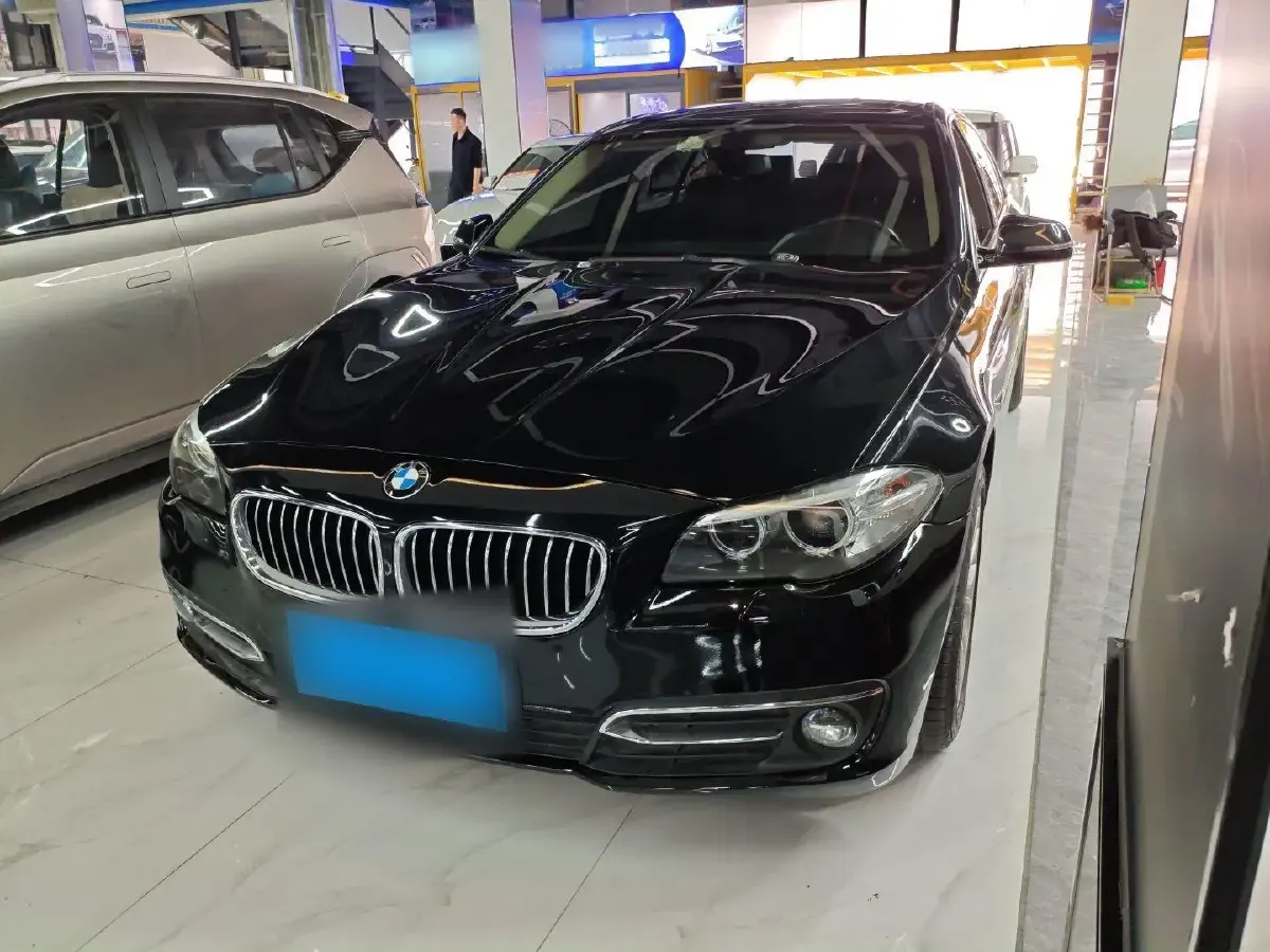 2014 BMW 5 Series 2.0T 218HP L4 8AT