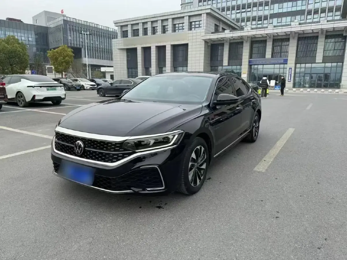 2023 Volkswagen Passat 2.0T 186HP L4 7DCT