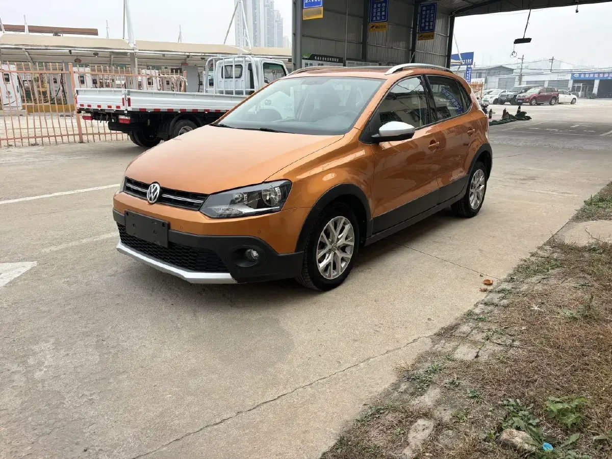 2016 Volkswagen Polo 1.6L 110HP L4 6AT