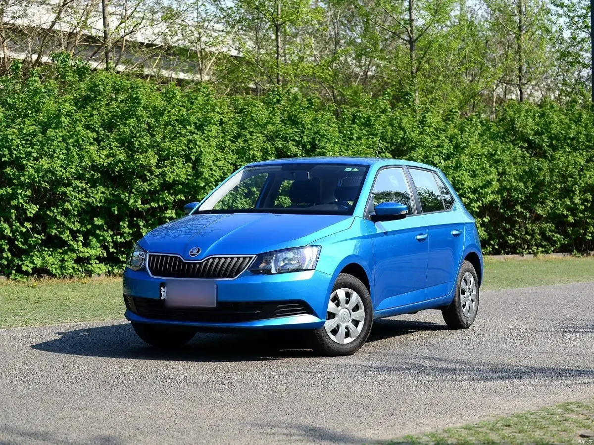 2015 Skoda Fabia 1.4L 90HP L4 5MT