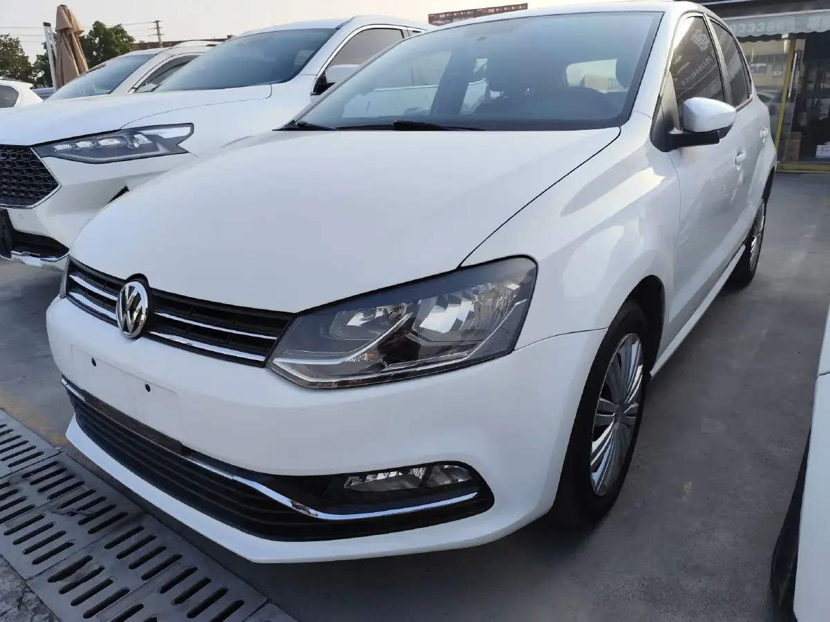 2016 Volkswagen Polo 1.6L 110HP L4 6AT