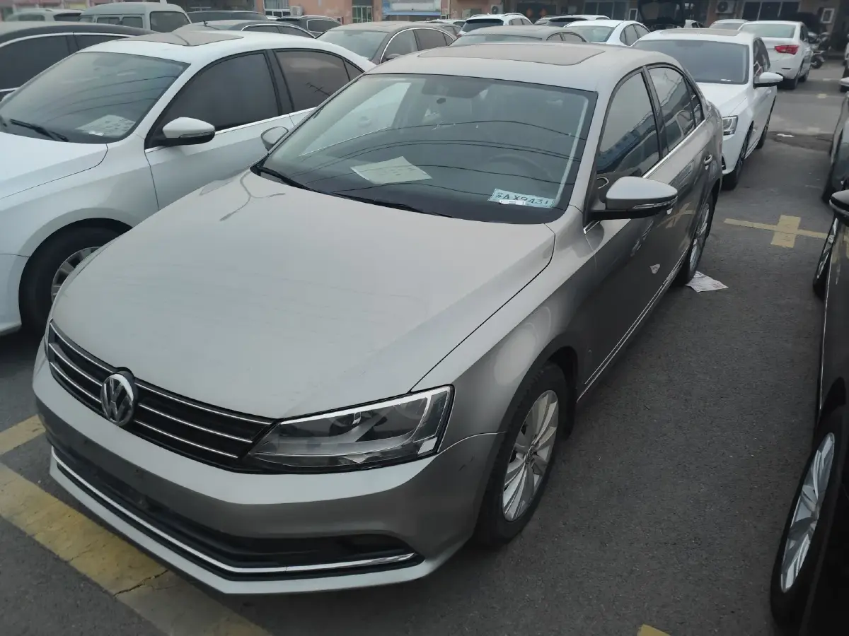 2015 Volkswagen Sagitar 1.6L 110HP L4 5MT