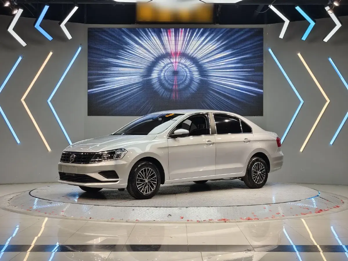 2017 Volkswagen Jetta 1.4L 90HP L4 5MT