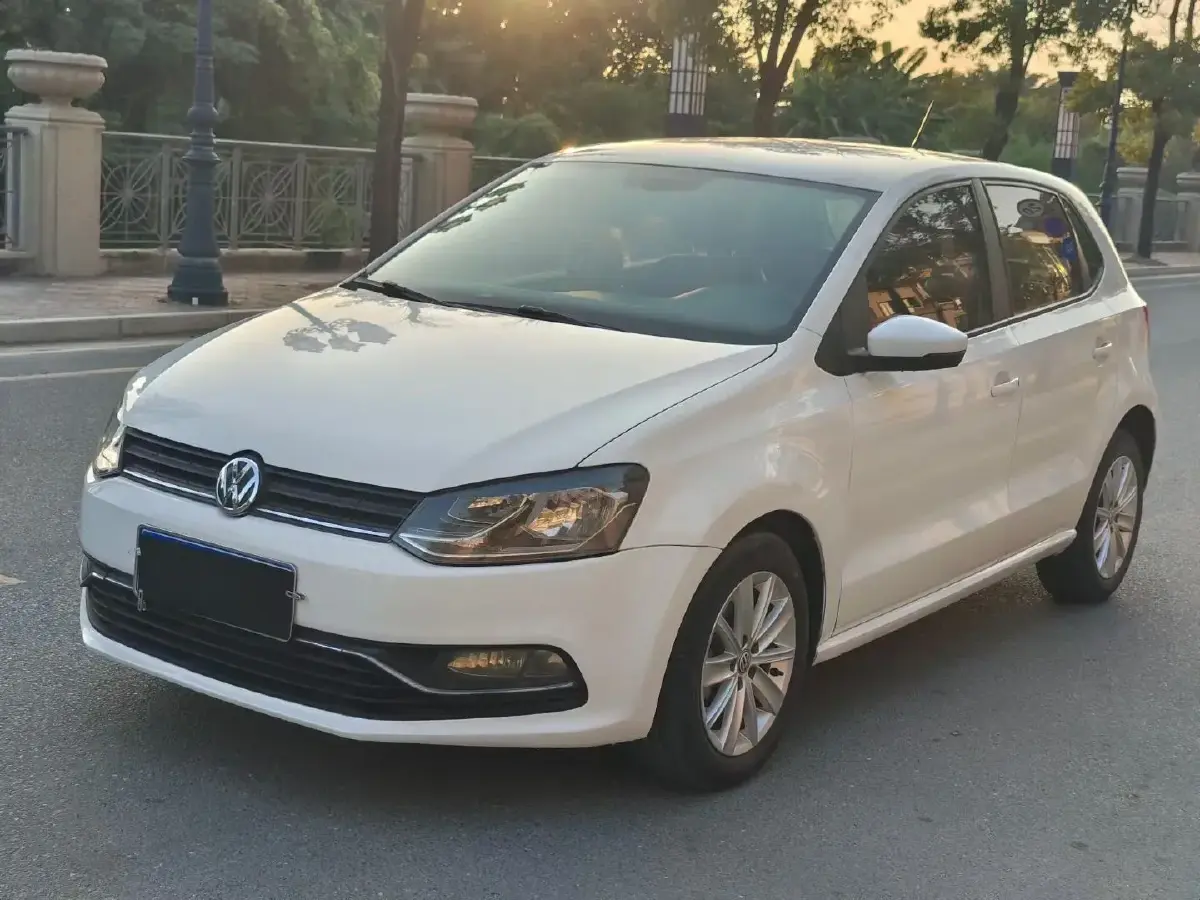 2014 Volkswagen Polo 1.4L 90HP L4 6AT