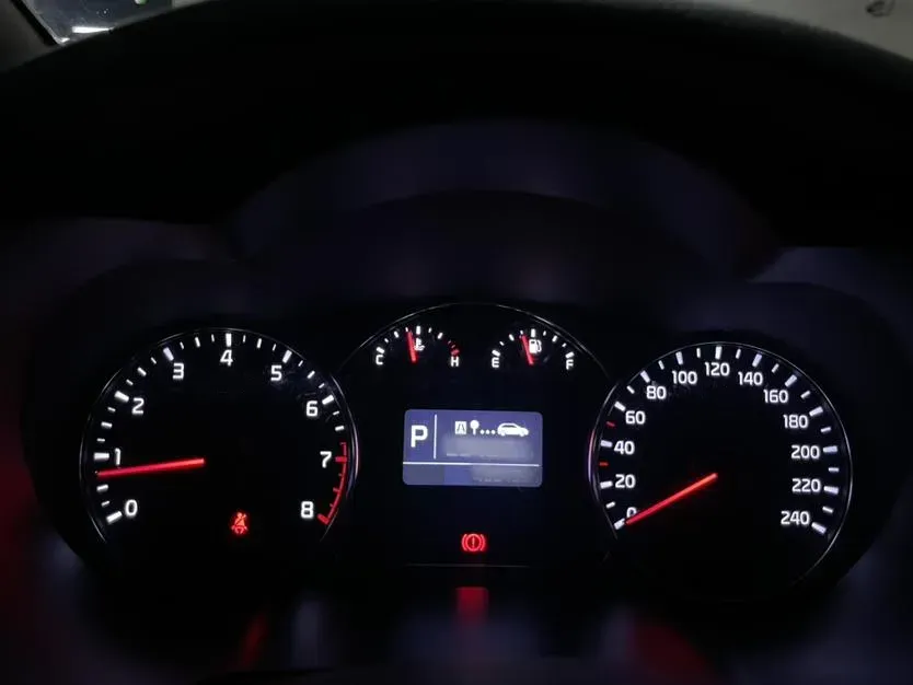 2013 Kia Carens 2.0L 152HP L4 6AT,autocango,china used car exporter,china ev exporter,chinese used car exporter,chinese used ev exporter