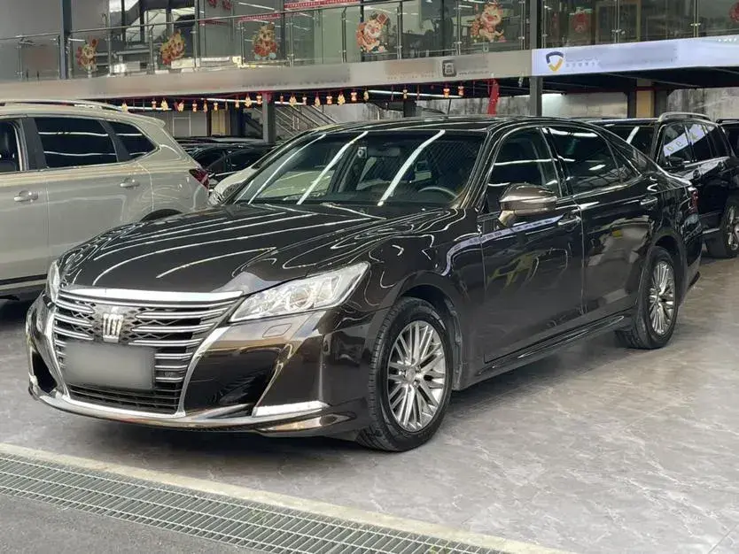 2017 Toyota Crown 2.0T 235HP L4 8AT