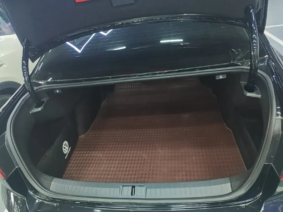 2020 Volkswagen Magotan 2.0T 186HP L4 7DCT,autocango,china used car exporter,china ev exporter,chinese used car exporter,chinese used ev exporter