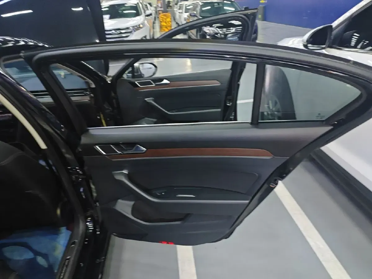 2020 Volkswagen Magotan 2.0T 186HP L4 7DCT,autocango,china used car exporter,china ev exporter,chinese used car exporter,chinese used ev exporter