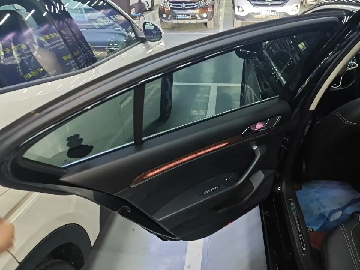 2020 Volkswagen Magotan 2.0T 186HP L4 7DCT,autocango,china used car exporter,china ev exporter,chinese used car exporter,chinese used ev exporter