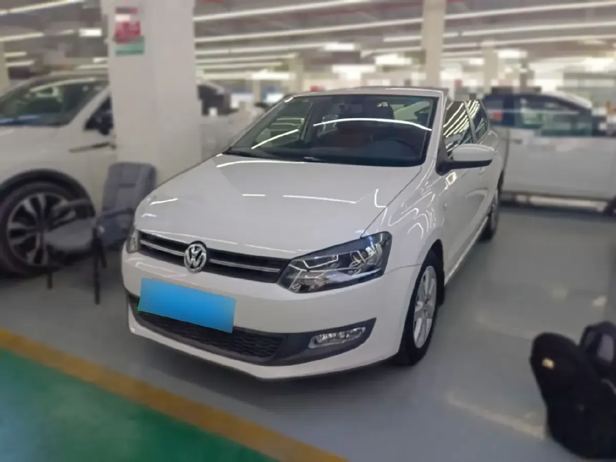 2013 Volkswagen Polo 1.4L 86HP L4 6AT