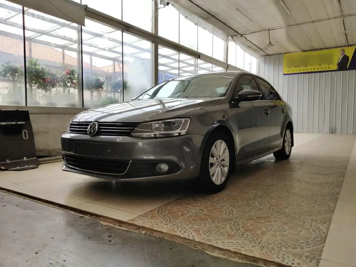 2014 Volkswagen Sagitar 1.6L 105HP L4 5MT