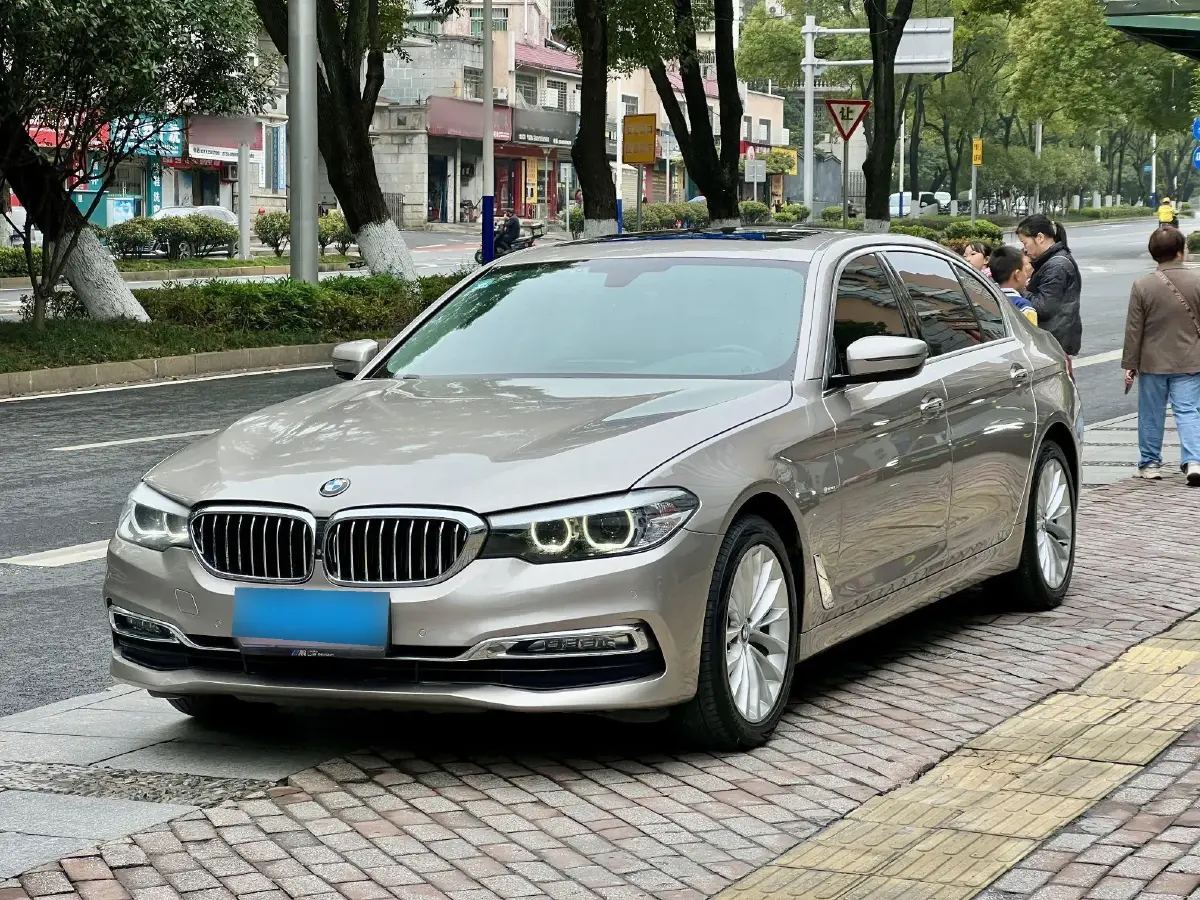 2018 BMW 5 Series 2.0T 184HP L4 8AT