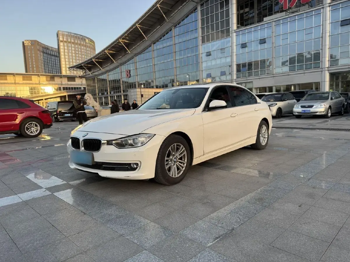 2014 BMW 3 Series 2.0T 184HP L4 8AT