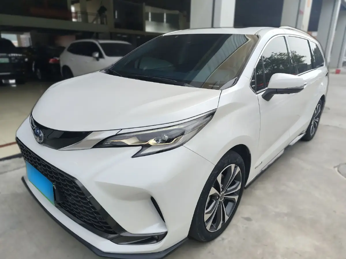 2022 Toyota Granvia 2.5L 192HP L4 E-CVT Hybrid