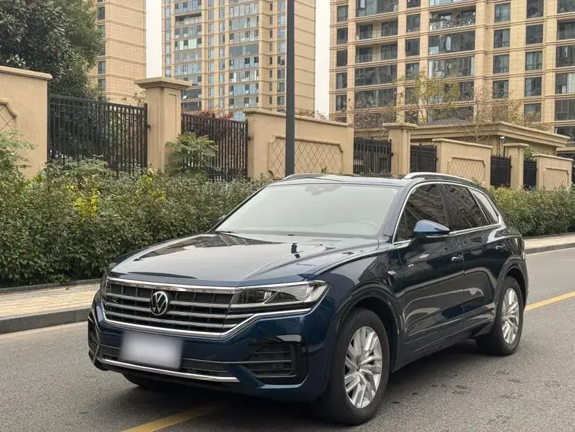 2022 Volkswagen Touareg 2.0T 245HP L4 8AT