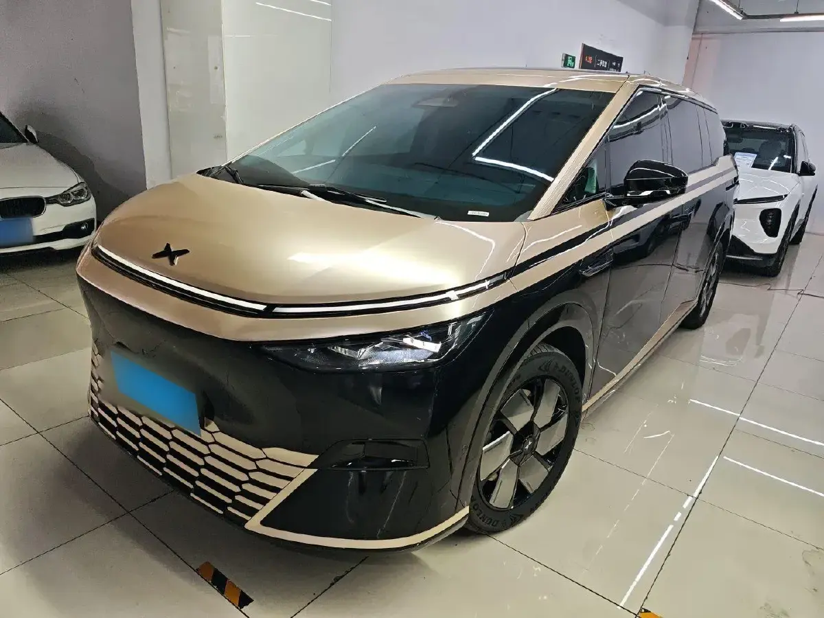 2024 Xpeng X9 BEV 84.5KWH