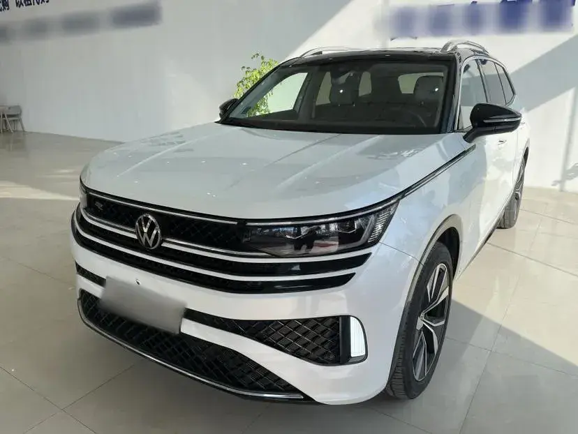 2023 Volkswagen Tavendor 2.0T 220HP L4 7DCT