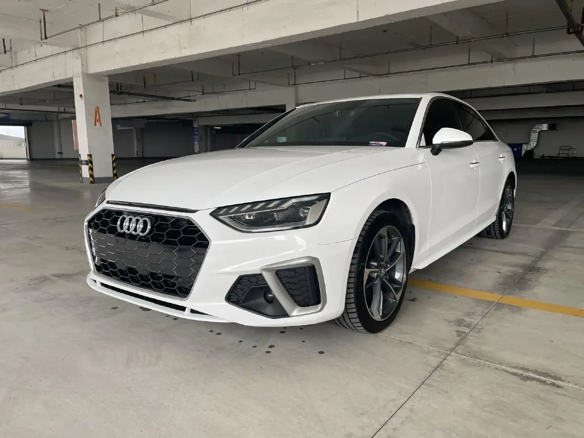 2022 Audi A4L 2.0T 190HP L4 7DCT