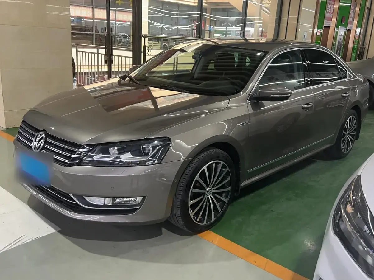 2013 Volkswagen Passat 2.0T 200HP L4 6DCT