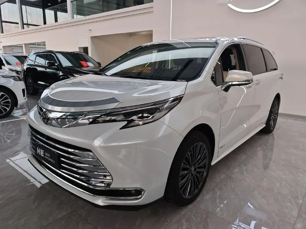 2024 Toyota Sienna 2.5L 189HP L4 E-CVT Hybrid