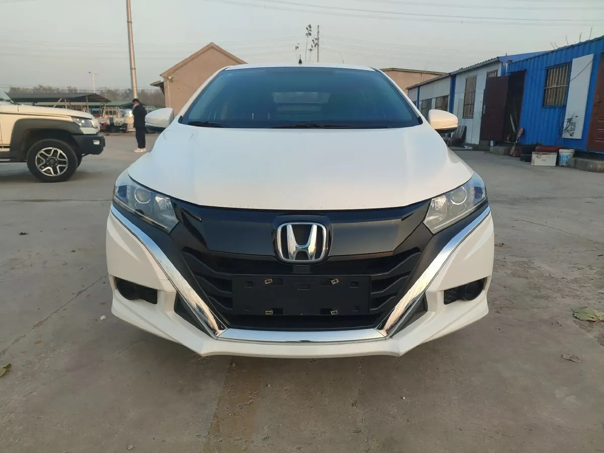 2017 Honda Gienia 1.5L 131HP L4 5MT,autocango,china used car exporter,china ev exporter,chinese used car exporter,chinese used ev exporter