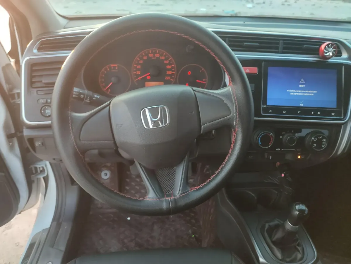 2017 Honda Gienia 1.5L 131HP L4 5MT,autocango,china used car exporter,china ev exporter,chinese used car exporter,chinese used ev exporter