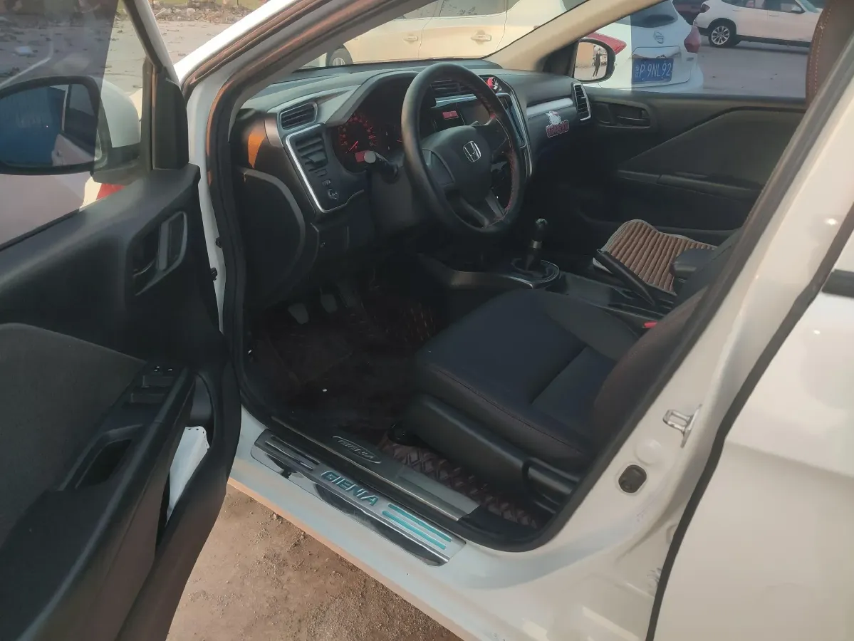 2017 Honda Gienia 1.5L 131HP L4 5MT,autocango,china used car exporter,china ev exporter,chinese used car exporter,chinese used ev exporter