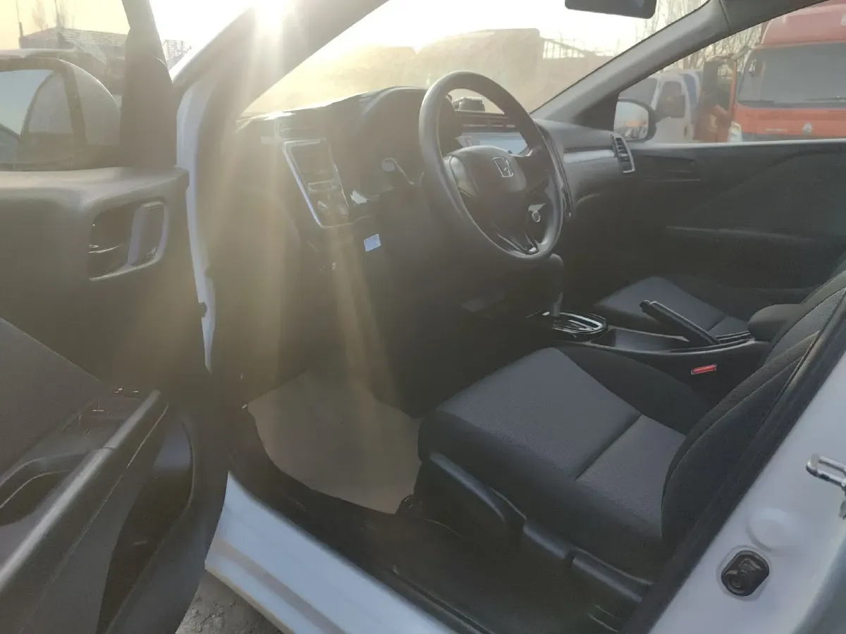 2017 Honda Gienia 1.5L 131HP L4 CVT,autocango,china used car exporter,china ev exporter,chinese used car exporter,chinese used ev exporter