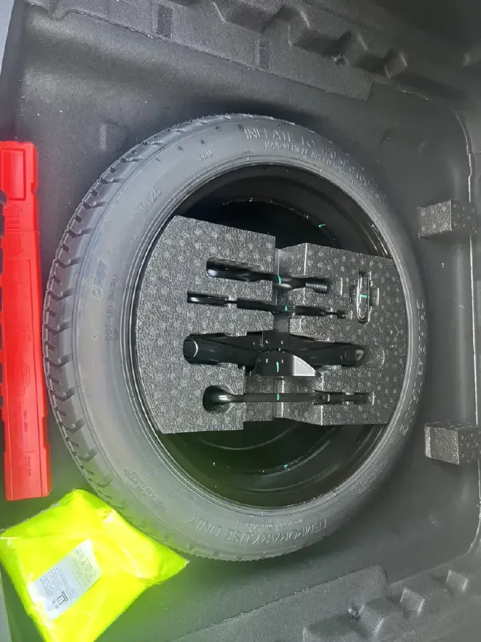 2024 Geely PrefaceL 1.5T 163HP L4 3DHT Hybrid,autocango,china used car exporter,china ev exporter,chinese used car exporter,chinese used ev exporter