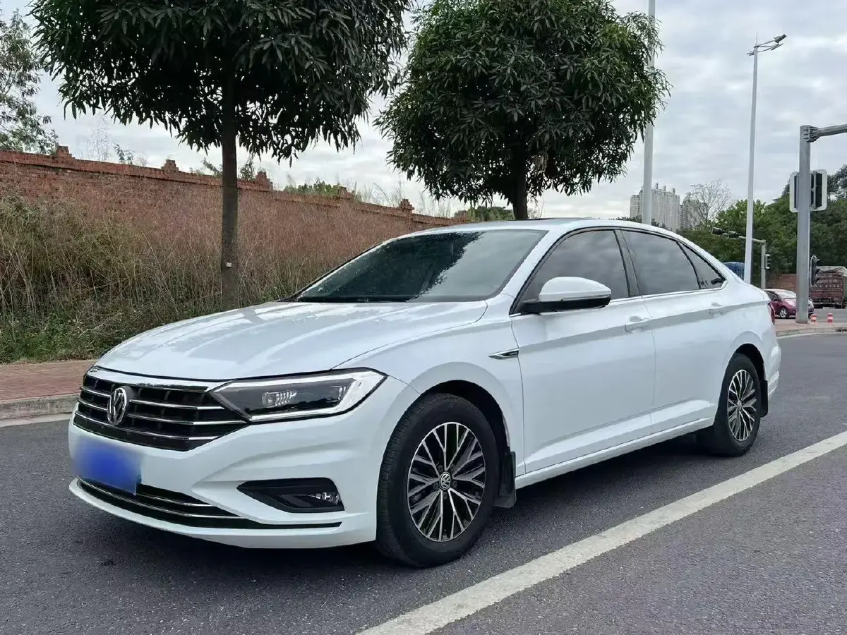 2020 Volkswagen Sagitar 1.2T 116HP L4 7DCT