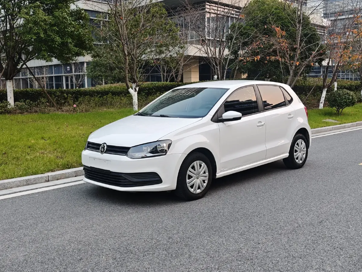 2016 Volkswagen Polo 1.4L 90HP L4 6AT