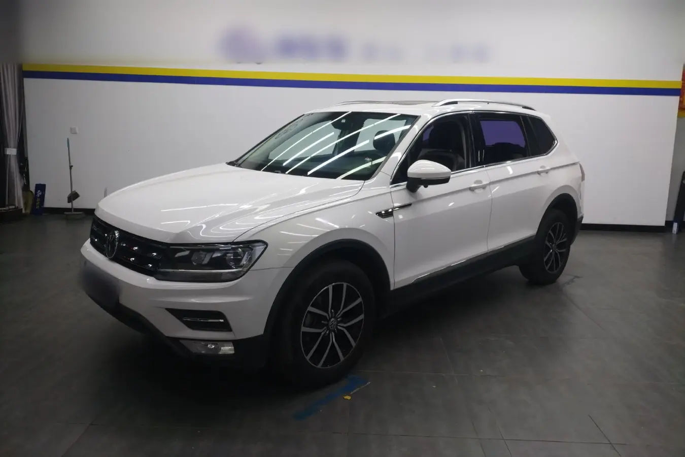 2017 Volkswagen Tiguan L 1.8T 180HP L4 7DCT