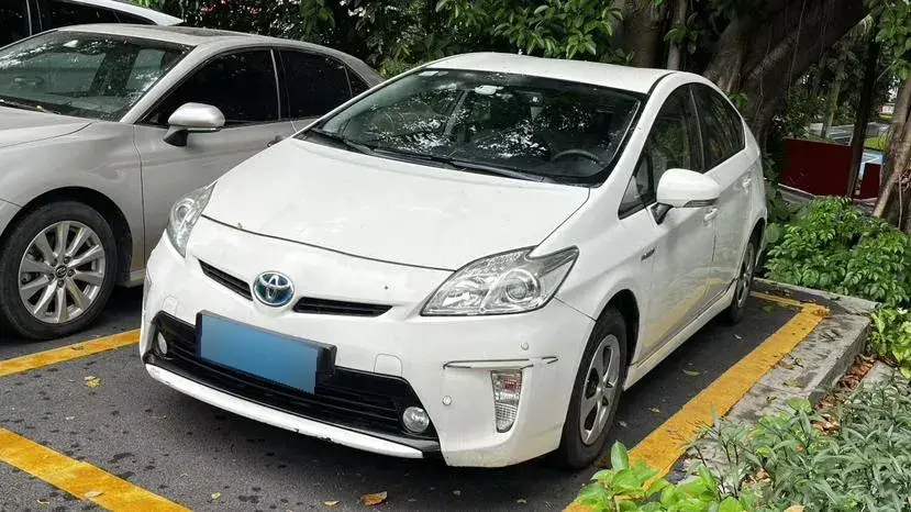 2012 Toyota Prius 1.8L 99HP L4 E-CVT Hybrid