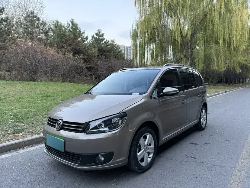2015 Volkswagen Touran 1.4T 131HP L4 7DCT