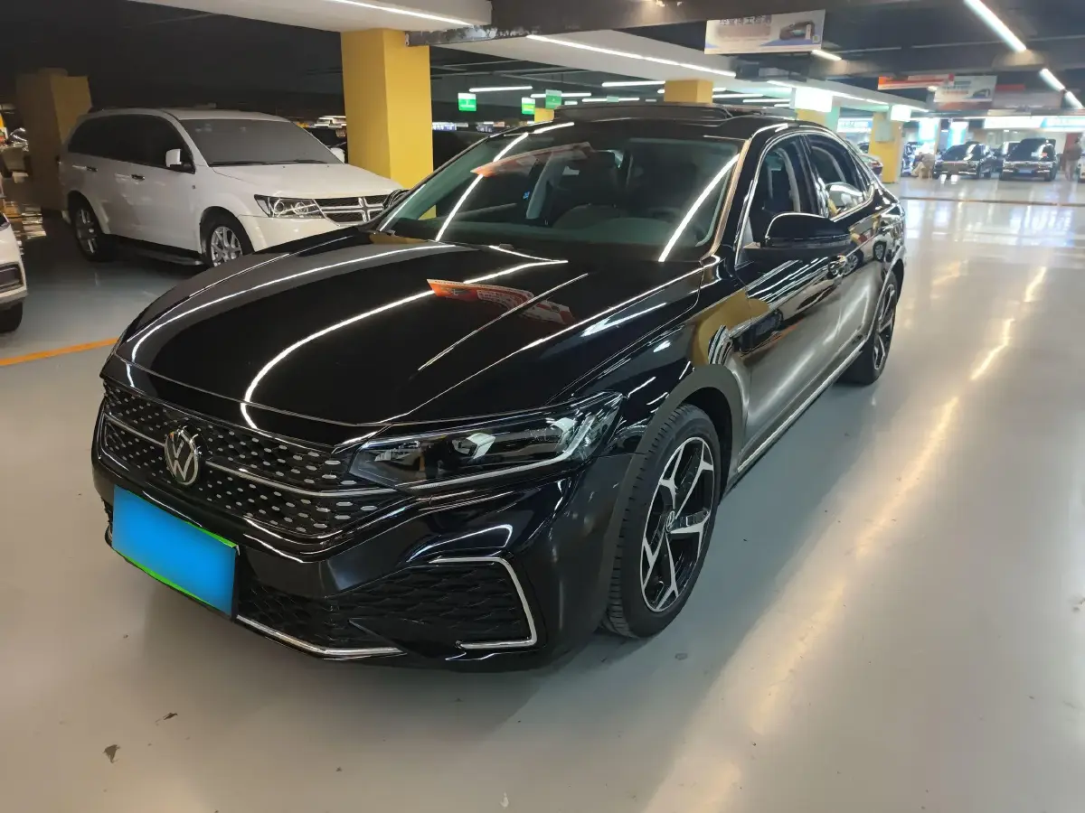 2023 Volkswagen Passat 2.0T 186HP L4 7DCT