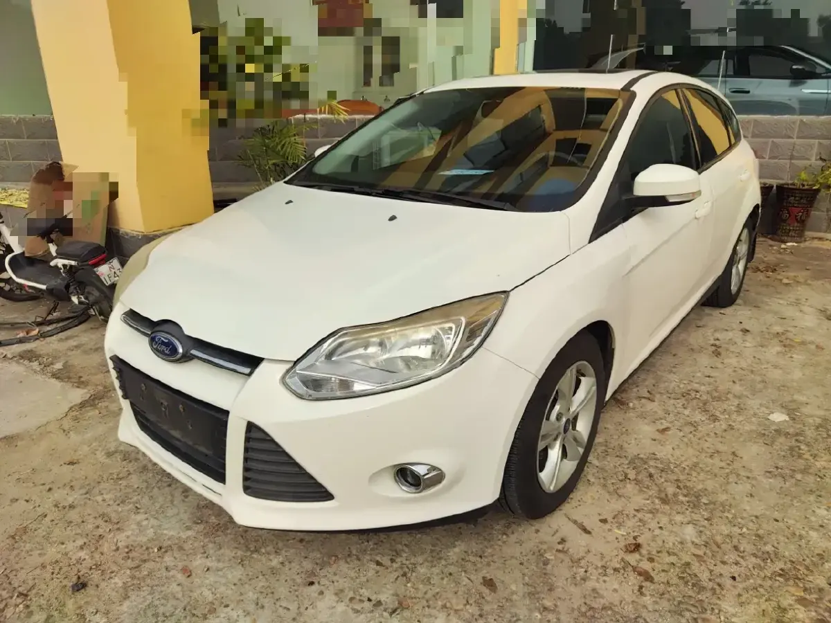 2012 Ford Focus 1.6L 125HP L4 5MT