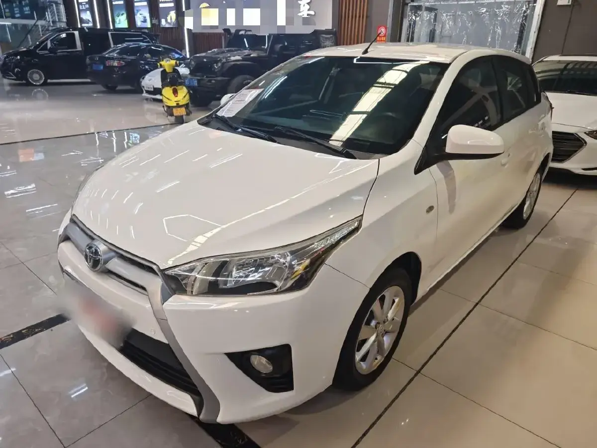 2014 Toyota Yaris L 1.5L 107HP L4 4AT