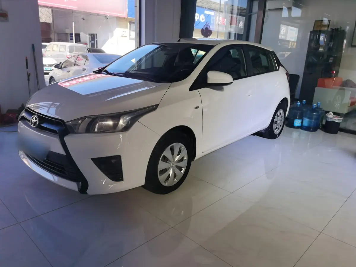 2014 Toyota Yaris L 1.3L 99HP L4 4AT