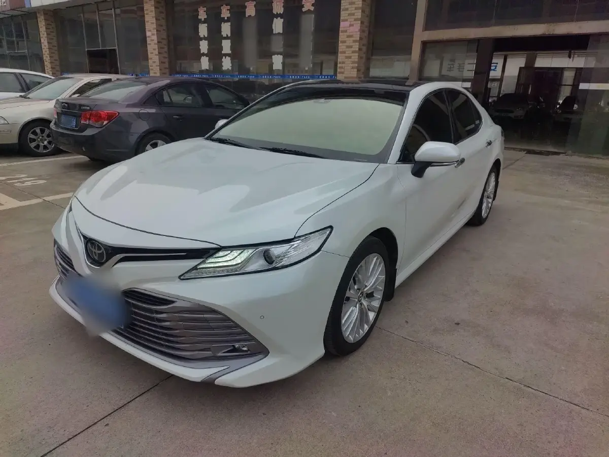 2019 Toyota Camry 2.5L 209HP L4 8AT