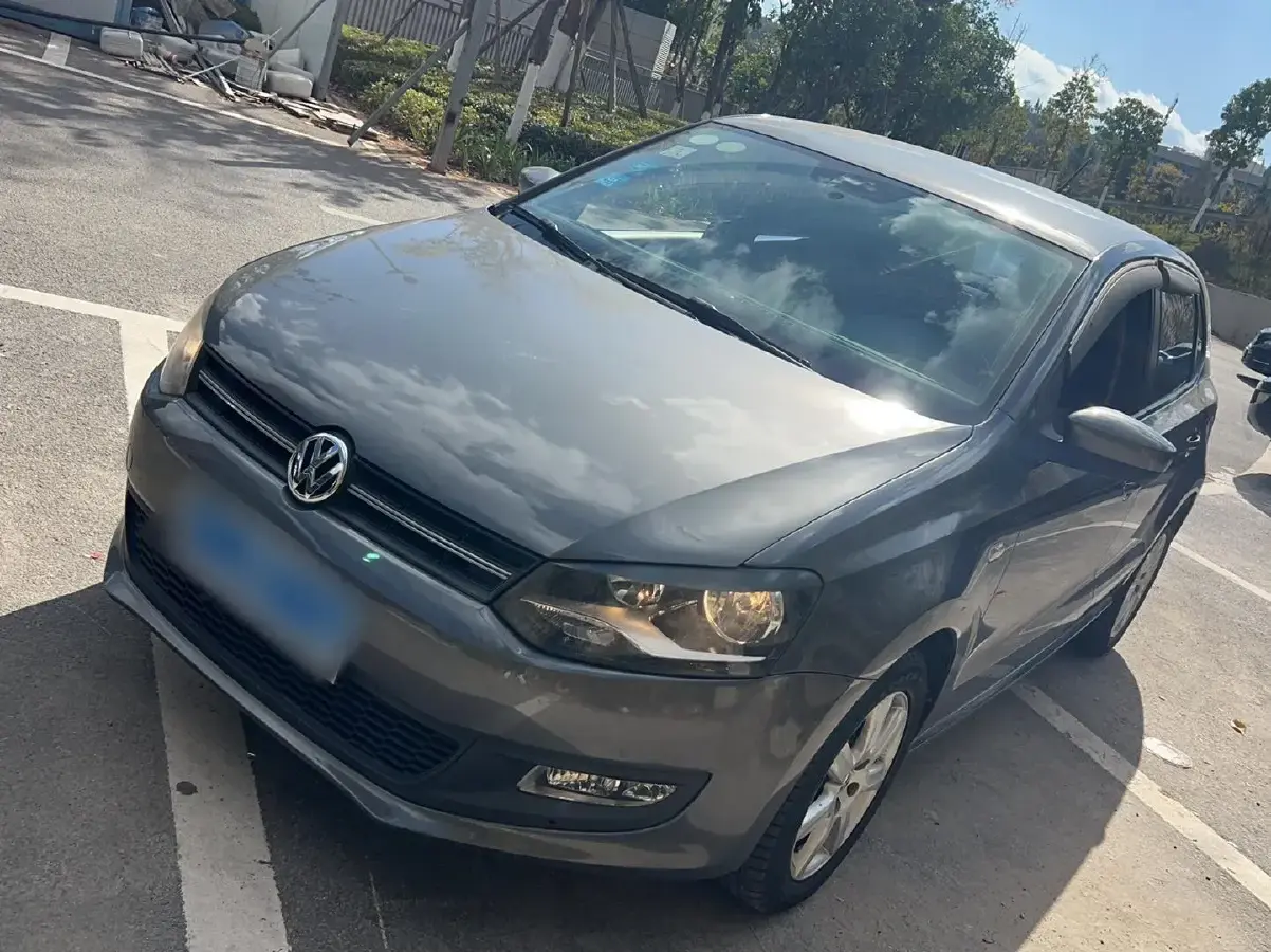 2013 Volkswagen Polo 1.6L 105HP L4 5MT