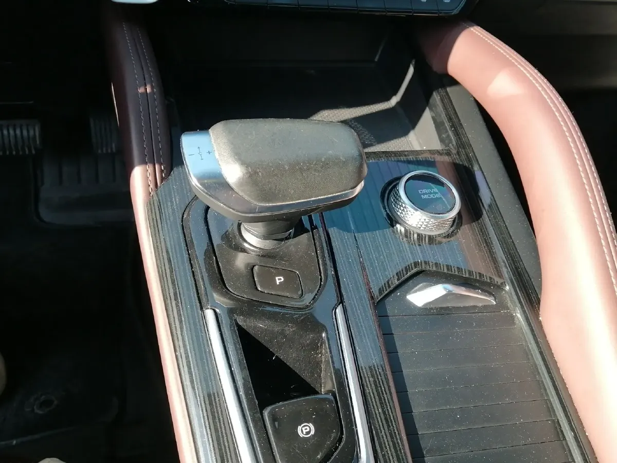 2021 Geely Monjaro 2.0T 218HP L4 7DCT,autocango,china used car exporter,china ev exporter,chinese used car exporter,chinese used ev exporter