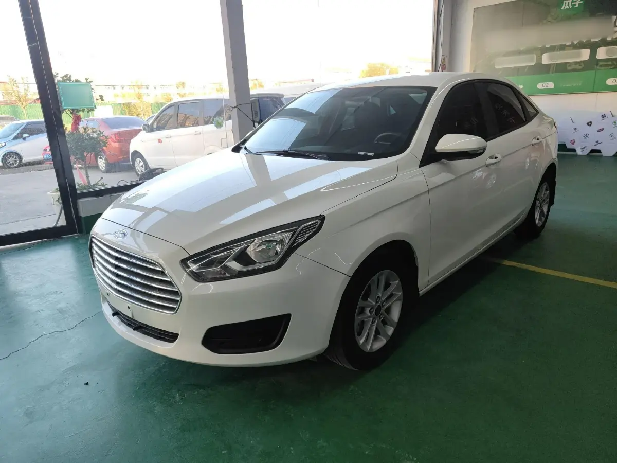 2019 Ford Escort 1.5L 122HP L3 6AT