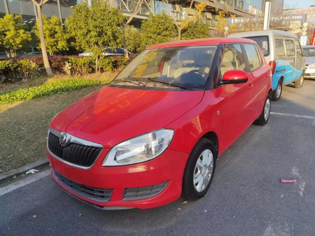 2012 Skoda Fabia 1.4L 86HP L4 5MT